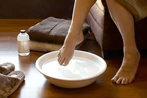 bain de pieds pour mycose des ongles