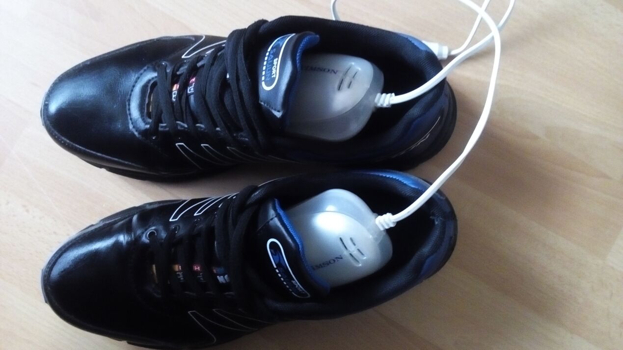 Dispositif de désinfection des chaussures contre les champignons.