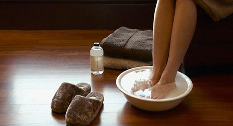 Désinfection des évidences et bain de pieds contre les champignons.